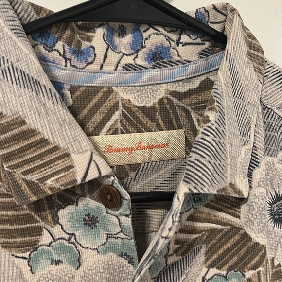 Men’s Tommy Bahama 100% Silk Button Down Shirt Short Sleeve Tropical Flower Sz M - Picture 2 of 3